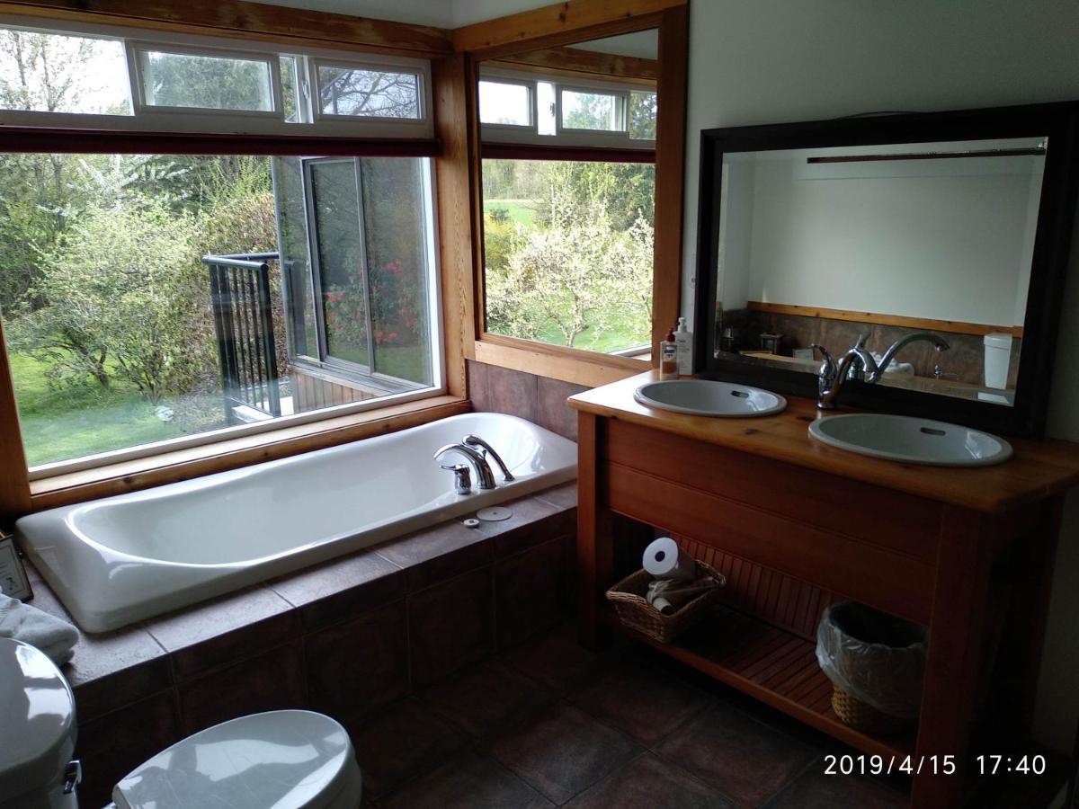 Harrison Hammond House Farmstay Harrison Mills Екстериор снимка