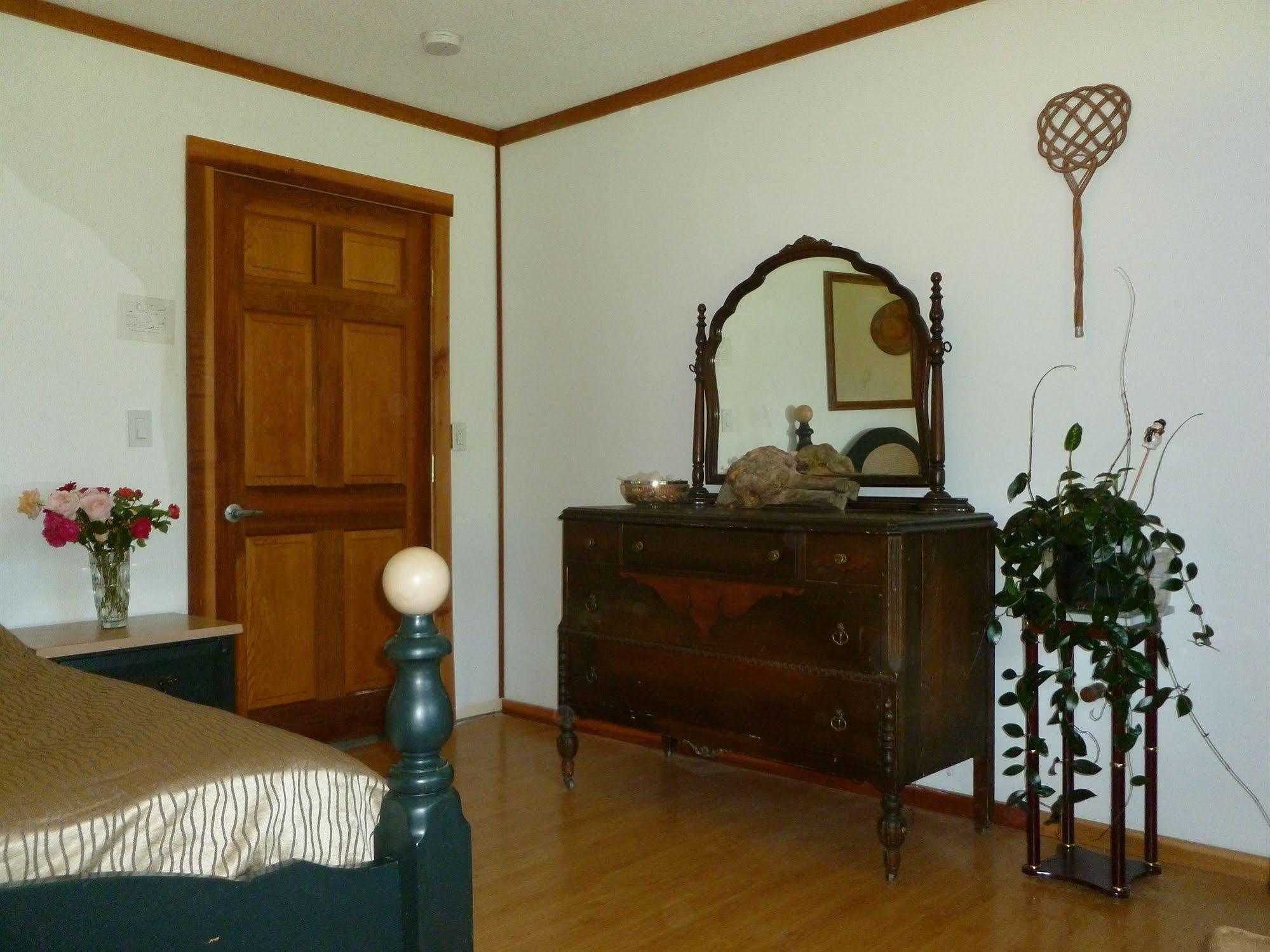 Harrison Hammond House Farmstay Harrison Mills Екстериор снимка