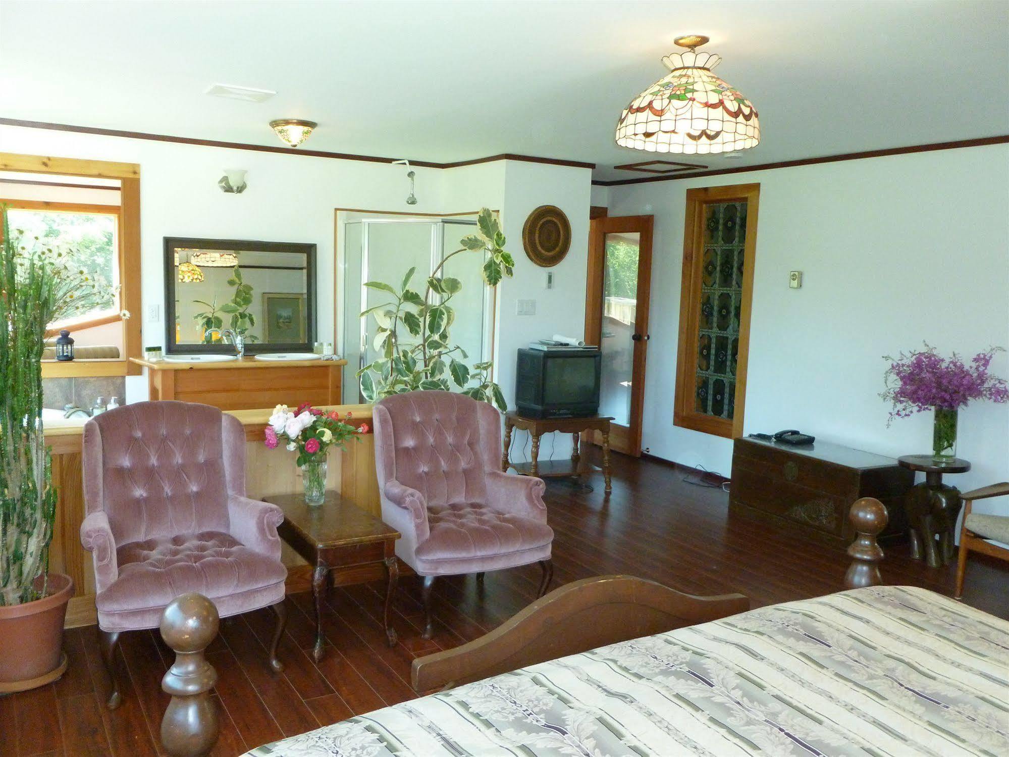 Harrison Hammond House Farmstay Harrison Mills Екстериор снимка